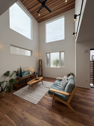 California Resort Style A棟の居間・リビング