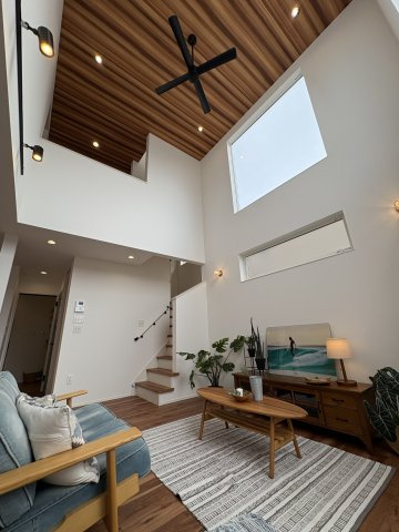 California Resort Style A棟の居間・リビング