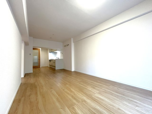 ユテライズ根岸の居間・リビング|～Ｌiving room～
優しくリビングに注ぐ日差しはまるで「陽だまり」の様な暖かさ。エアコンを使いすぎず快適な居住空間を創造しています。