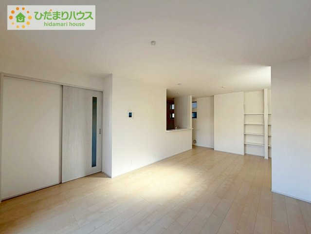 日立市助川町3期　新築戸建の居間・リビング|お子様が元気に遊べる広々としたリビングです。