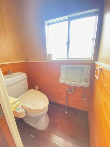 都城市上長飯町の中古一戸建のトイレ