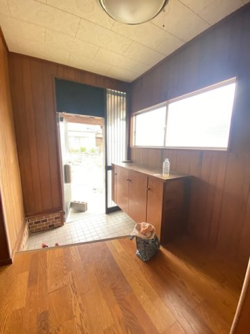 都城市上長飯町の中古一戸建の玄関