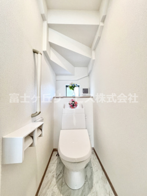 【トイレ】 | 裾野市茶畑 9期 新築一戸建て A号棟 | 1Fのトイレです