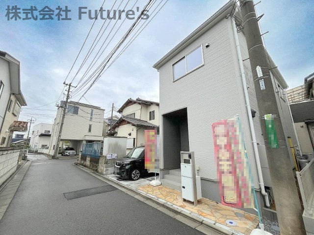 八潮市伊草1丁目　新築戸建　全1棟の前面道路含む現地写真|前面道路含む現地写真です。