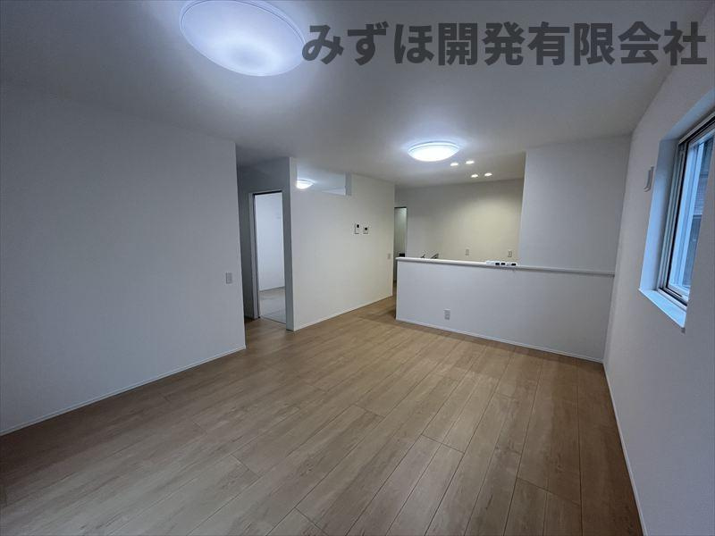 東根市中央東2丁目2-10の居間・リビング