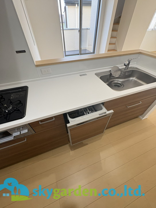 藤沢市辻堂東海岸1丁目3期　新築戸建　全2棟1号棟のキッチン|コンパクトなキッチンで掃除もラクラク