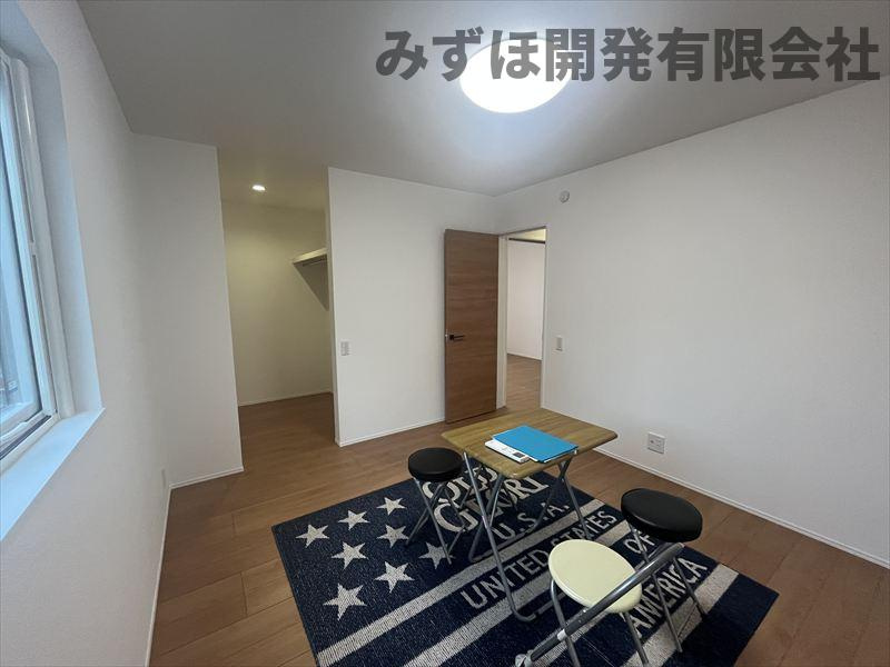 東根市中央東2丁目2-10の洋室