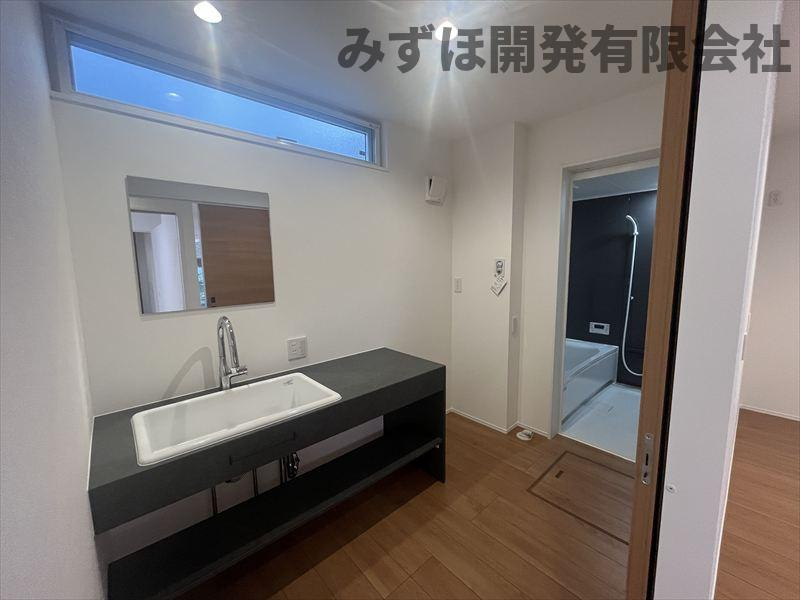 東根市中央東2丁目2-10の独立洗面台