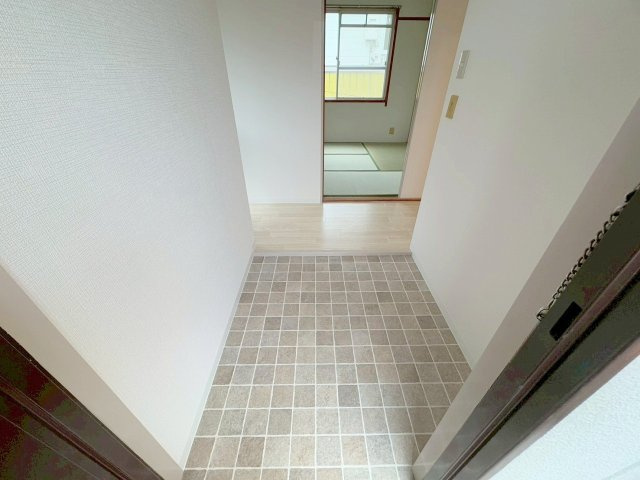 西田マンションの玄関