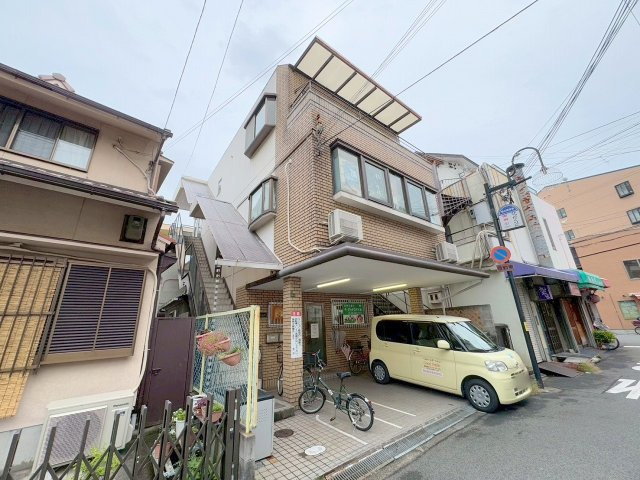 西田マンションの外観