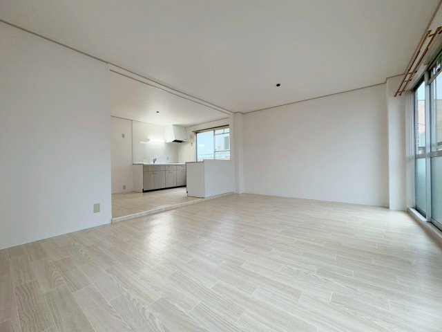 西田マンションの居間・リビング