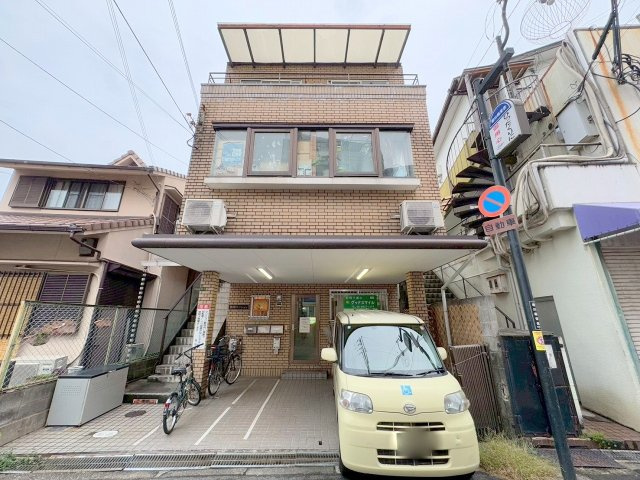 西田マンションの外観