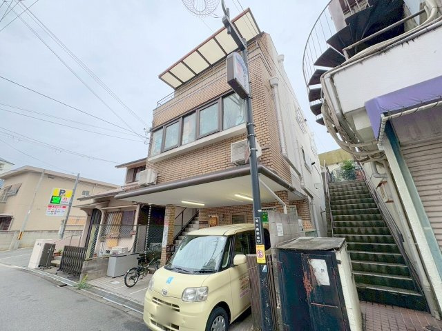 西田マンションの外観