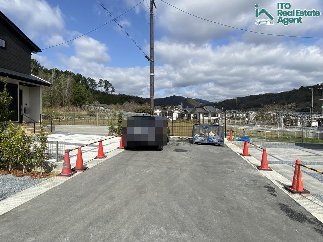 上賀茂本山 新築戸建 （4号地）の前面道路含む現地写真