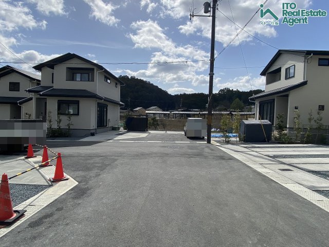 上賀茂本山 新築戸建 （4号地）の前面道路含む現地写真