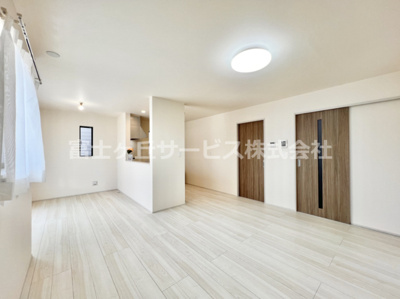 【居間・リビング】 | 裾野市桃園 新築一戸建て | 使いやすいリビングです