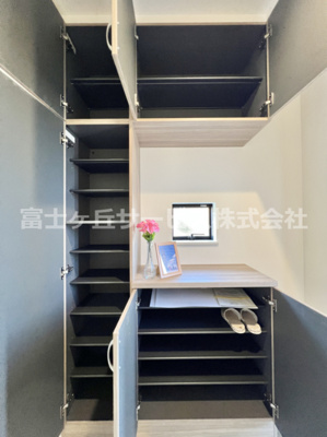 【収納】 | 裾野市桃園 新築一戸建て | 便利な収納スペースです