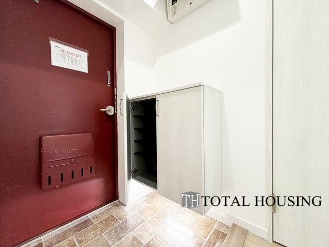 【玄関】 | 朝日プラザ一条橋 | 落ち着いた雰囲気の玄関は大切なお客様を迎えるのに最適です。毎日の外出や帰宅の際にも気持ちを落ち着かせてくれる空間である事間違いないですね。