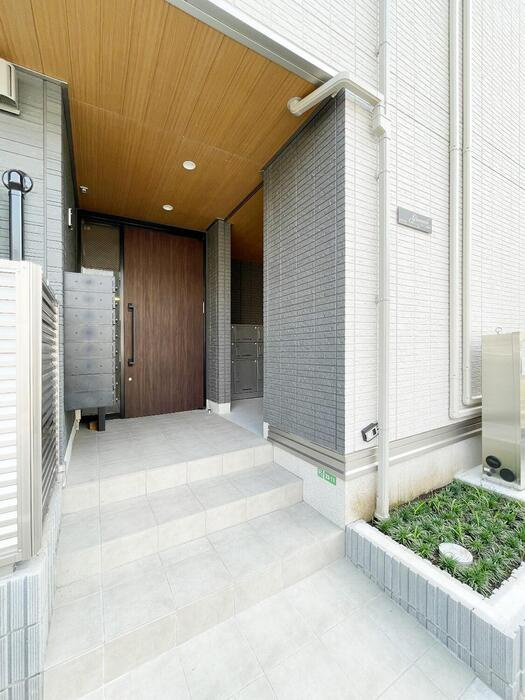 グラナーデ高野台のエントランス