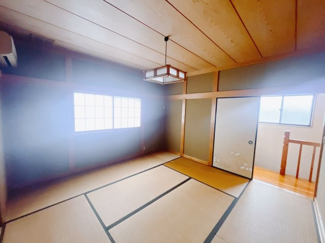【中古戸建】太田市東金井町の和室|■2階和室｜おじいちゃんやおばあちゃんが遊びに来たときにゆったりとくつろげるスペースがあると喜んでくれますよね♪