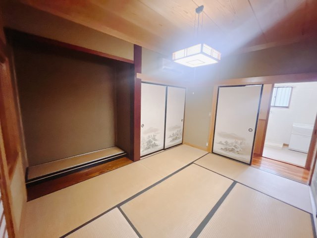 【中古戸建】太田市東金井町の和室|■1階和室｜和室でしか味わえない畳ならではの香りや素材で和のやすらぎを感じてください♪休日はお子様とお昼寝するのにも最適です！