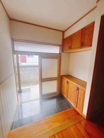 【中古戸建】太田市東金井町の玄関|■玄関｜収納もしっかり確保できる玄関になっています！