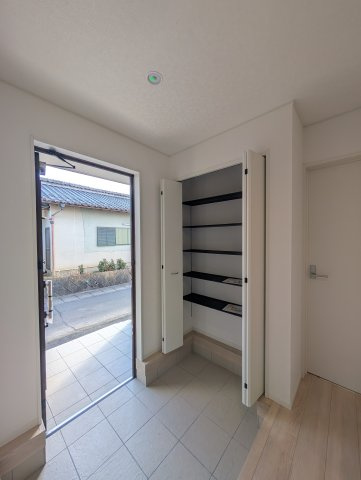 【玄関】 | クレイドルガーデン高崎市箕郷町白川第2ー⑥