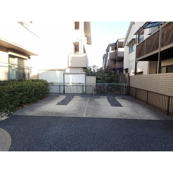 ヴェルドミール葉池　名古屋市賃貸　仲介手数料無料の駐車場