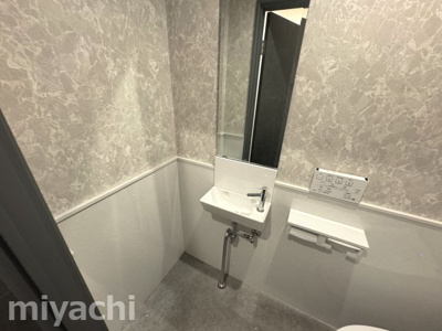  | クイーンズスクエアビル