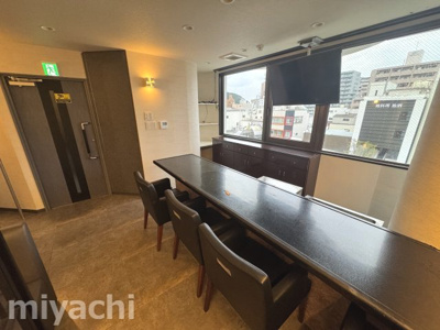  | クイーンズスクエアビル