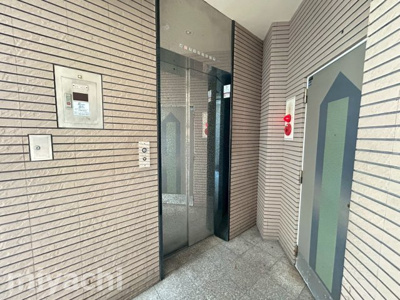  | クイーンズスクエアビル