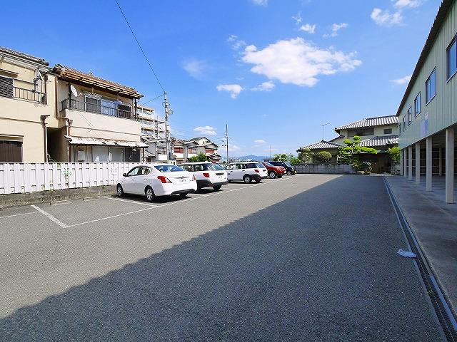 ヴィエンシャトレー小池の駐車場|駐車場完備です