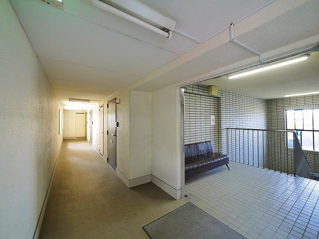 ヴィエンシャトレー小池のエントランス|落ち着いたエントランスです