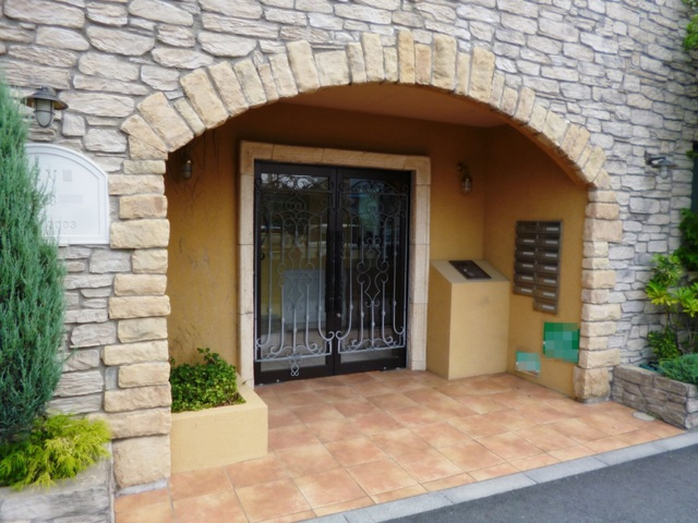 ＶＥＶＥ　ＴＡＣＨＩＢＡＮＡのエントランス|レンガ調のオシャレなエントランスです！