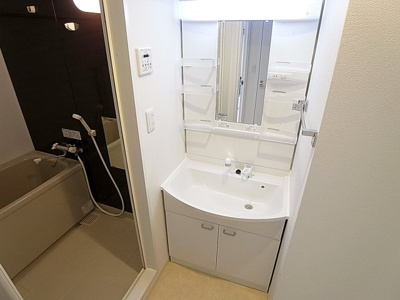 【洗面所】 | KMS新生水木通 | 幅広タイプのシャンプードレッサー完備