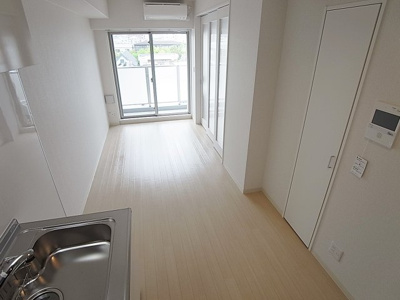 【居間・リビング】 | KMS新生水木通 | リビングスペース、空け広げるとかなり広く使えます