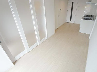 【内装】 | KMS新生水木通 | フローリングが光っています