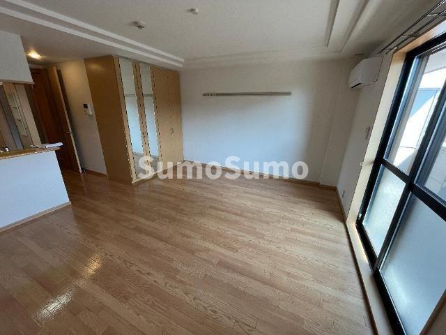 Ｗｅｓｔ Ｈｉｌｌｓ 壱番館の居間・リビング|こちらの居間で趣味の時間をお楽しみください