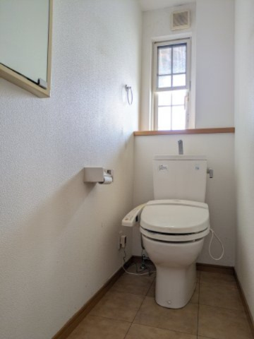 【トイレ】 | 大網白里市季美の森南2丁目　中古戸建 | 1階