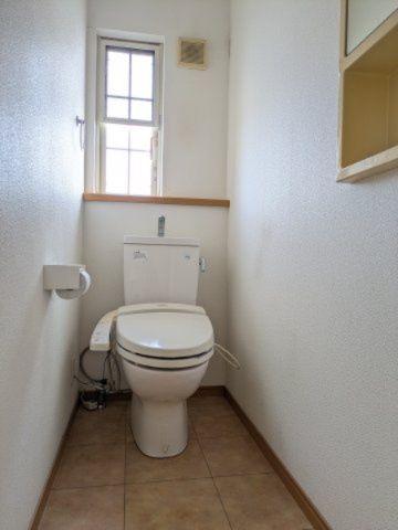 【トイレ】 | 大網白里市季美の森南2丁目　中古戸建 | 2階