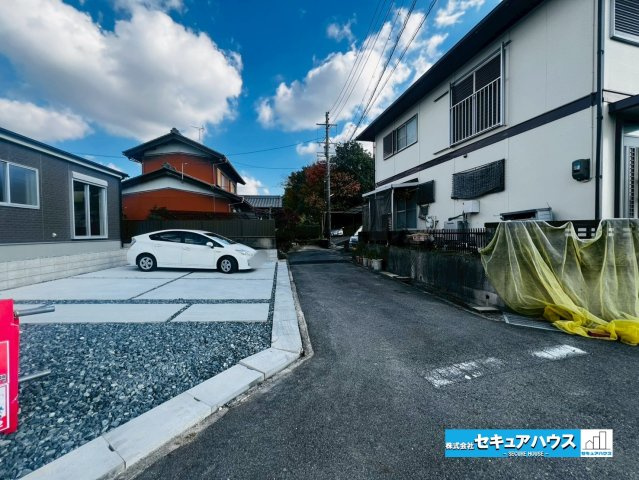 【平屋】東郷町白鳥1丁目　全2棟の前面道路含む現地写真|事前予約にて現地ご見学いただけます！お気軽にお問い合わせください♪
■株式会社　セキュアハウス　豊明支店■
住宅ローンに強く、知識、経験豊富なスタッフ在籍
お客様に寄り添い、ご成約後もサポート致します