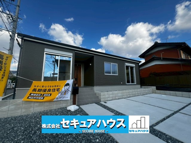 【平屋】東郷町白鳥1丁目　全2棟の外観|■現地外観写真（2号棟）
敷地面積約67坪、建物面積約28坪。
駐車並列3台可能！オプション工事でカーポート設置などいかがでしょうか。その他にも、フェンスなどの「オプション工事」もご提案いたします♪