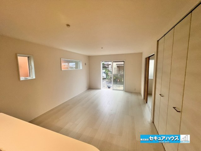 【今からご案内可能】東郷町白鳥1丁目　全2棟の居間・リビング|【LDK】
◆日当たりが良く温かい広々リビングは家族の団らんスペースになります。