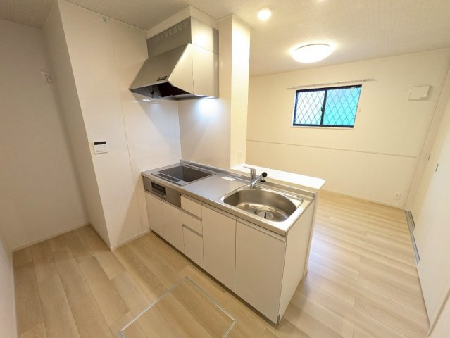 【キッチン】 | ※同タイプの写真となります。