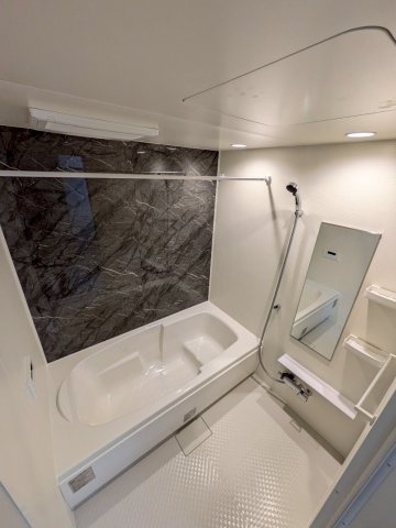 【浴室】 | ※同タイプの写真となります。