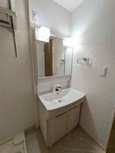 【独立洗面台】 | ※同タイプの写真となります。