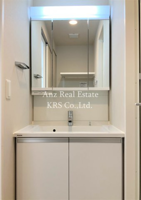 【洗面所】 | アーバネックス北堀江ll | 三面鏡に照明も付いた便利な洗面化粧台♪