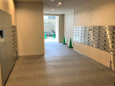 【その他共用部分】 | アーバネックス北堀江ll | エントランスには荷物の受け取りに便利な宅配ボックス設置！　