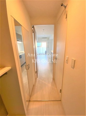 【玄関】 | アーバネックス北堀江ll | 姿見鏡付きでお出かけ前のチェックに最適です！