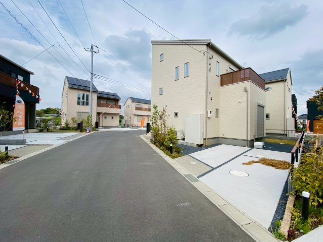 中古戸建　ナリタリンクスプレイス　２６号の前面道路含む現地写真
